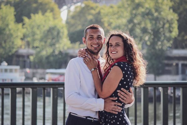 Photographer in Paris / Couple / Seine river