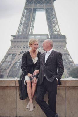 Photographer in Paris / Couple / Eiffel Tower