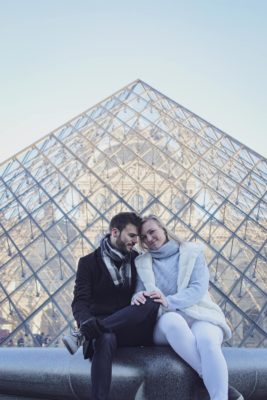 Photographer in Paris / Couple / Louvre