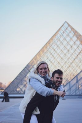 Photographer in Paris / Couple / Louvre