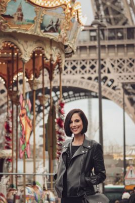 Photographer in Paris / Solo traveler/ Eiffel tower