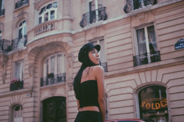 Photographer in Paris / Solo traveler / street