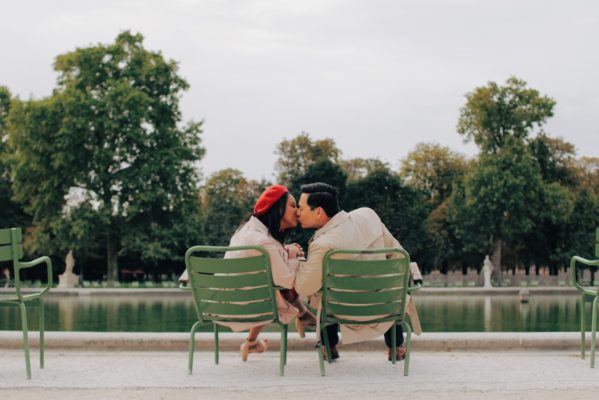 Photographer in Paris / Couple / Tuileries garden