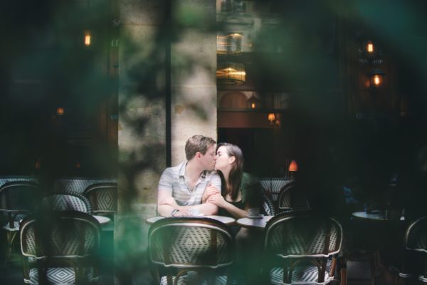 Photographer in Paris / Couple / café